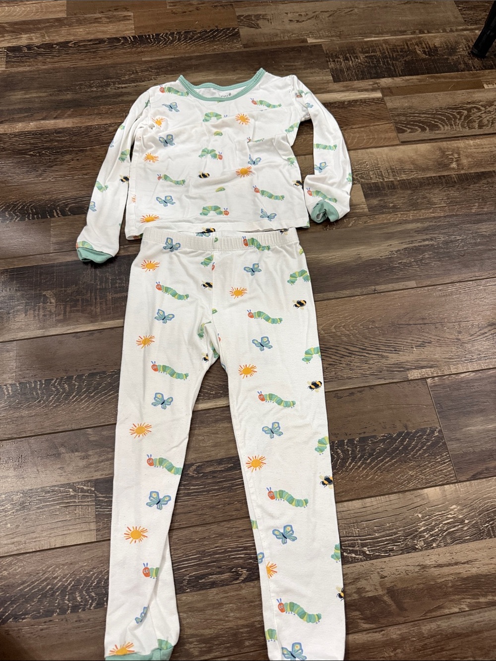 Kyte BABY  hungry caterpillar Cream Pajama Set with Green Trim and Bug Prints
